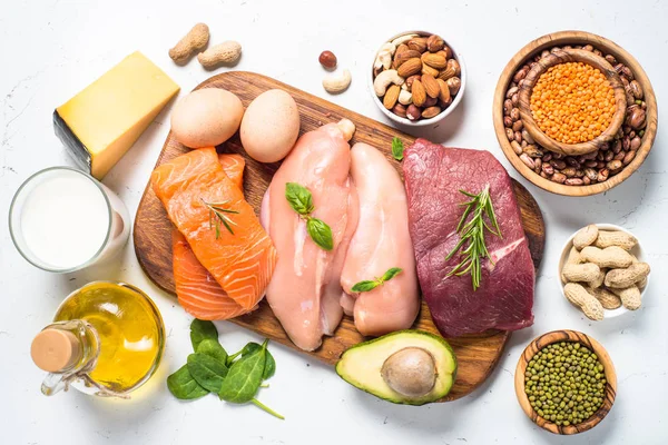 Protein kaynağı - et, balık, peynir, fındık, fasulye ve Yeşiller.