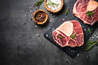 Ham sığır eti biftek osso bucco siyah. Mermer et.