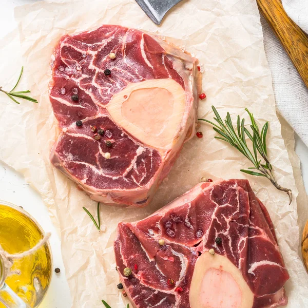 Rohes Rindersteak Osso Bucco. — Stockfoto