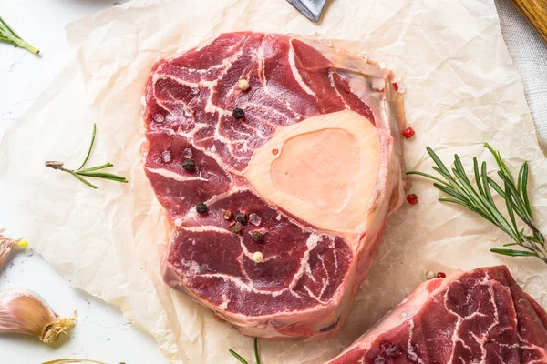 Bife cru osso bucco . — Fotografia de Stock