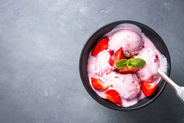 Strawberry ice cream on gray table. Top view. — Stock Photo, Image