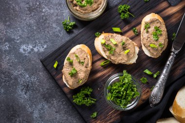 Pate sığır eti karaciğer üzerinden. 