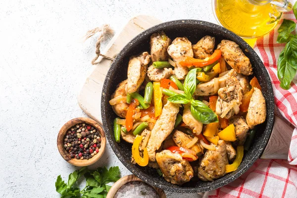 Chicken fried with vegetables. — Stock Photo, Image