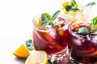 Sangria buzlu alkol içki ayarla. 