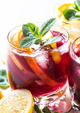 Sangria buzlu alkol içki ayarla. 