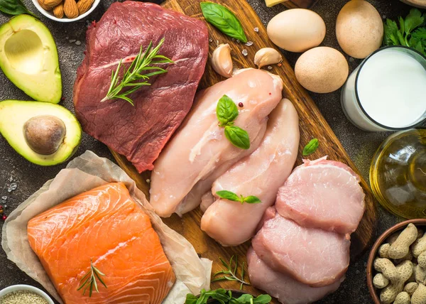 Fuentes de proteínas: carne, pescado, queso, frutos secos . — Foto de Stock