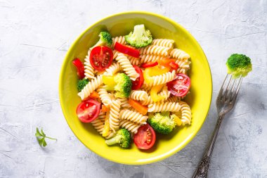 Vejetaryen Makarna Düdük makarna. Üstten görünüm.