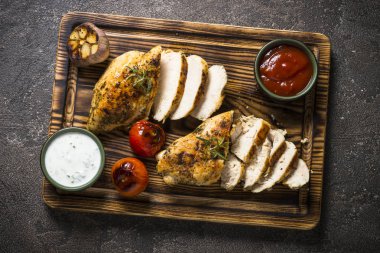 Tavuk biftek soslar en iyi manzaralı.