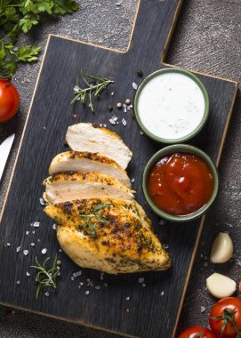 Tavuk biftek soslar en iyi manzaralı.