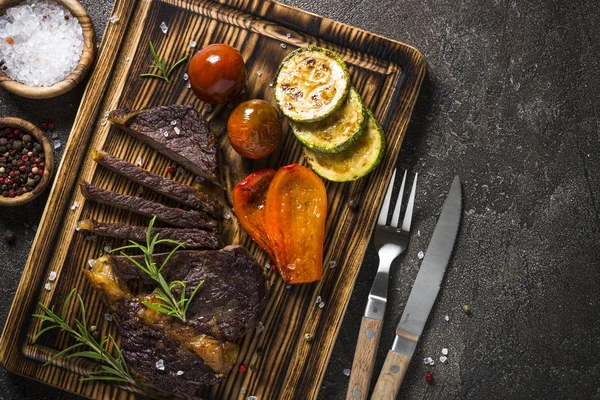 Menù Grigliate Bistecca Manzo Alla Griglia Ribeye Con Verdure Sul — Foto Stock