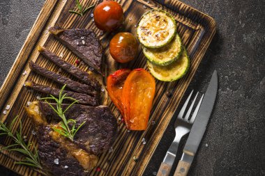 Izgara Dana biftek sebze en iyi manzaralı.