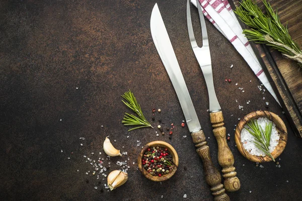 Gıda arka plan üzerinde koyu taş tablo üstten görünüm.