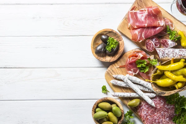 Antipasto Italien Traditionnel Viande Tranchée Sertie Vin Olives Sur Une — Photo