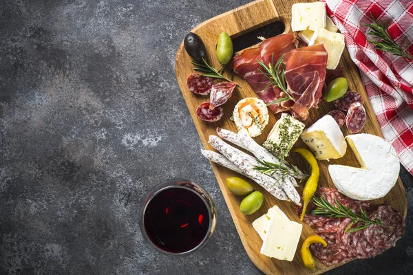 Antipasto Board Sliced Meat Ham Salami Cheese Olives Red Wine — Stock Photo, Image