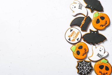 Halloween gıda Bankamatik-beyaz masa Gingerbread çerezleri.