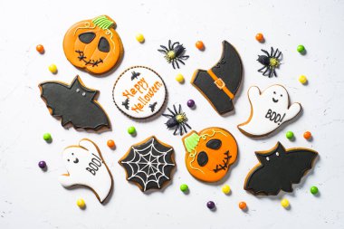 Halloween gıda Bankamatik-beyaz masa Gingerbread çerezleri.