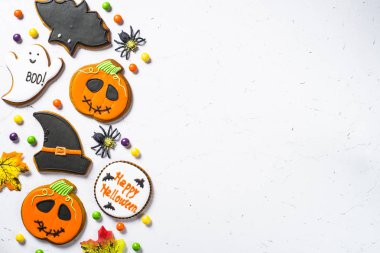 Cadılar Bayramı Gingerbread çerezleri - kabak, hayaletler, cadı şapka, SPID