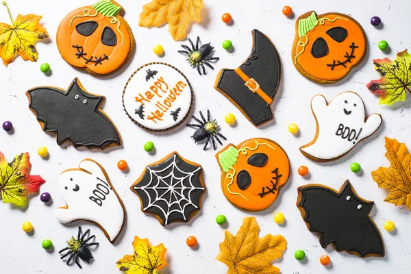 Halloween Gingerbread Cookies - pumpkin, ghosts, witch hat, spid — Stock Photo, Image