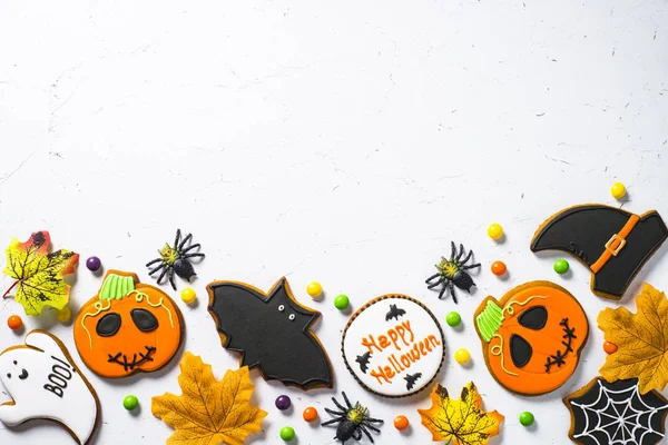 Halloween Gingerbread Cookies - pumpkin, ghosts, witch hat, spid — Stock Photo, Image
