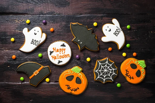 Halloween Gingerbread Cookies - pumpkin, ghosts, bat,  on woden — Stock Photo, Image