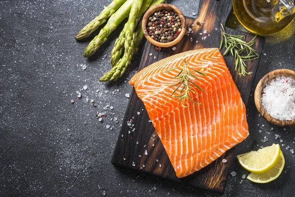 Salmon fillet with ingredients for cooking -  fresh vegetables a — Stock Photo, Image