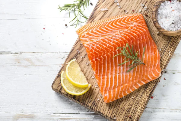 Baharat beyaz ile somon fileto. 