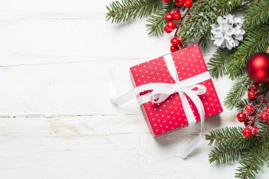 Noel arkaplanı köknar ağacı, mevcut kutu ve dekorasyonlar 