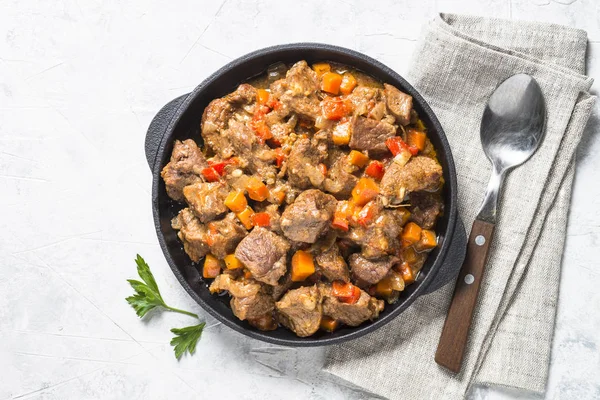 Estofado de carne con verduras . — Foto de Stock