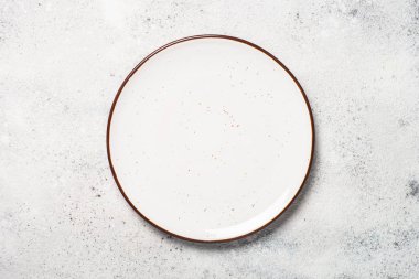 Beyaz zanaat plaka üzerinde beyaz taş tablo üstten görünüm.