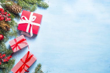 Kerstmis op blauwe achtergrond.