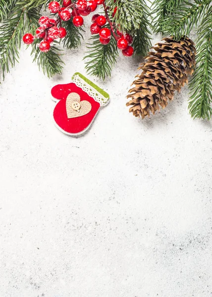 モミの木と白い表現の装飾クリスマス flatlay — ストック写真
