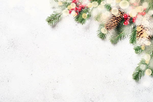 圣诞平底背景与冷杉树早午餐和红色装饰 — 图库照片