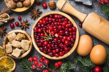 Noel yemek pişirme siyah arka plan üzerine arka plan üstten görünüm.