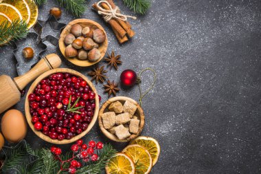 Noel yemek pişirme siyah arka plan üzerine arka plan üstten görünüm.