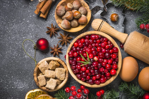 Weihnachten Essen backen Hintergrund Draufsicht auf schwarzem Hintergrund. — Stockfoto