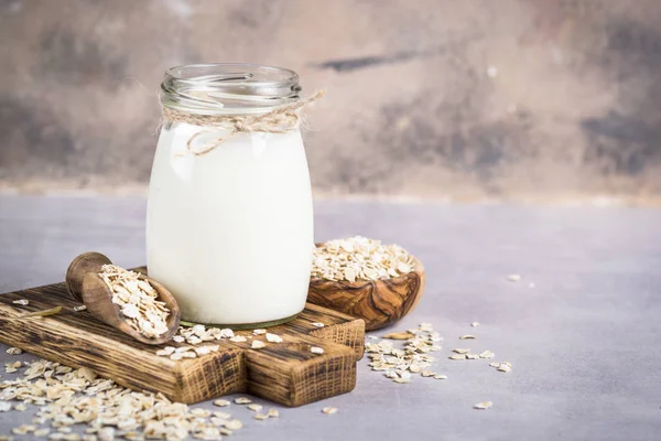 Vegan havremjölk, icke dairy alternativ mjölk. — Stockfoto