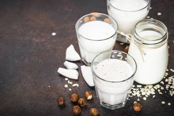 Latte vegano non lattiero-caseario alternativo . — Foto Stock