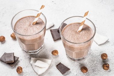 Çikolata Hindistan cevizi fındık milkshake ya da iki yüzlü kapat.