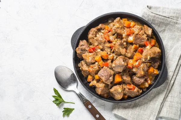 Estofado de carne con verduras . — Foto de Stock