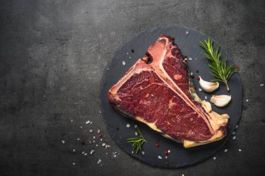 T-Bone Biftek Biftek baharatlar ile siyah. 