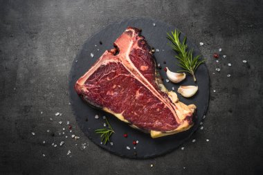 T-Bone Biftek Biftek baharatlar ile siyah. 