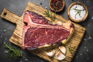 T-Bone Biftek Biftek baharatlar ile siyah. 