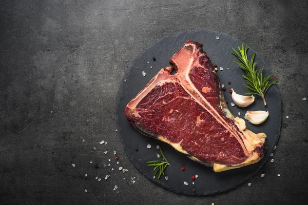 T-Bone Biftek Biftek baharatlar ile siyah. 