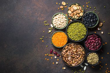 Baklagiller, mercimek, chikpea ve fasulye çeşitler.