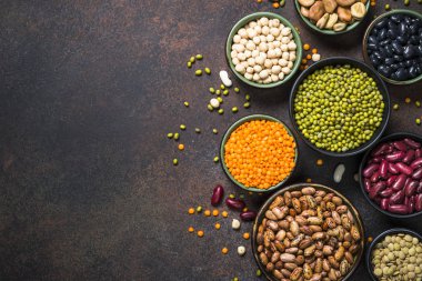 Baklagiller, mercimek, chikpea ve fasulye çeşitler.