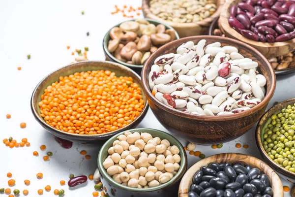 Baklagiller, mercimek, chikpea ve fasulye karışım beyaz.