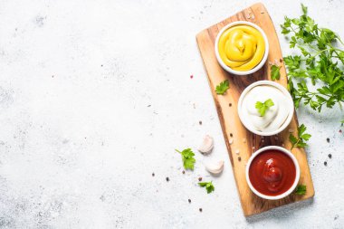 Sos - mayonez, hardal, ketçap beyaz ayarla.