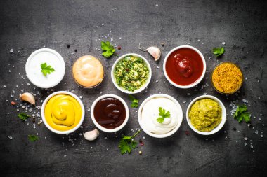 Sos ayarla çeşitler - mayonez, hardal, ketçap ve diğerleri t
