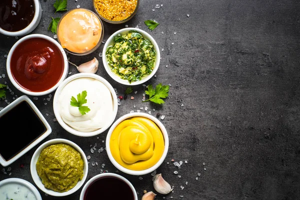 Saus instellen assortiment - mayonaise, mosterd, ketchup en anderen t — Stockfoto