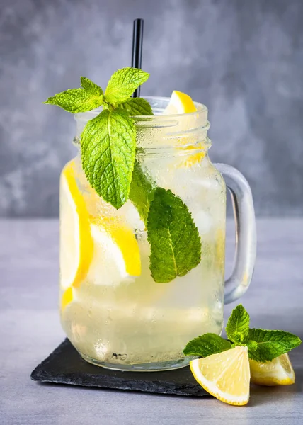 Limonade kaltes Sommergetränk. — Stockfoto